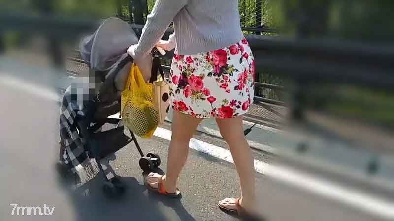 FC2-PPV-1146843 [個人] 已婚婦女生完孩子後被丈夫搶在孩子床邊被另一根棍子強暴