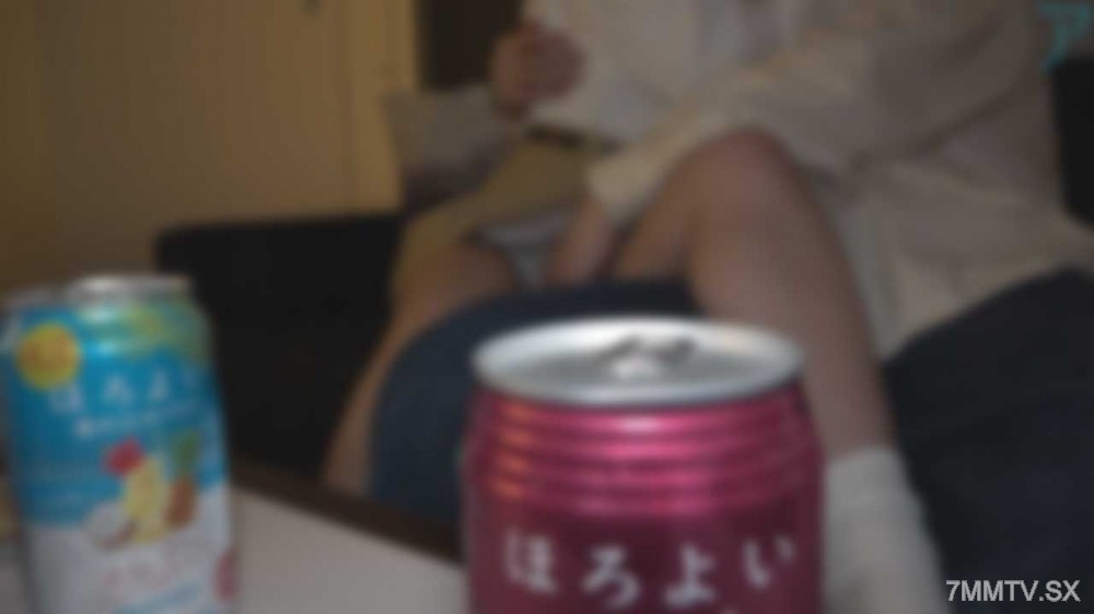 FC2-PPV-3556240 剛搬到東京的白皙嬌小護士**。在家喝酒，喝得醉醺醺的，多次達到高潮……在醉酒和快感的眩暈意識中，情人的性愛連續陰道射精♡相互的感情♡