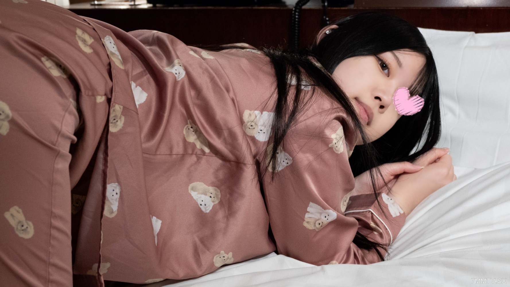 FC2-PPV-4462217 Pajamas de ojama ♥ Long black haired JD Miho-chan (21) ♥ She looks very neat and tidy, but her long fingers are erotic.
