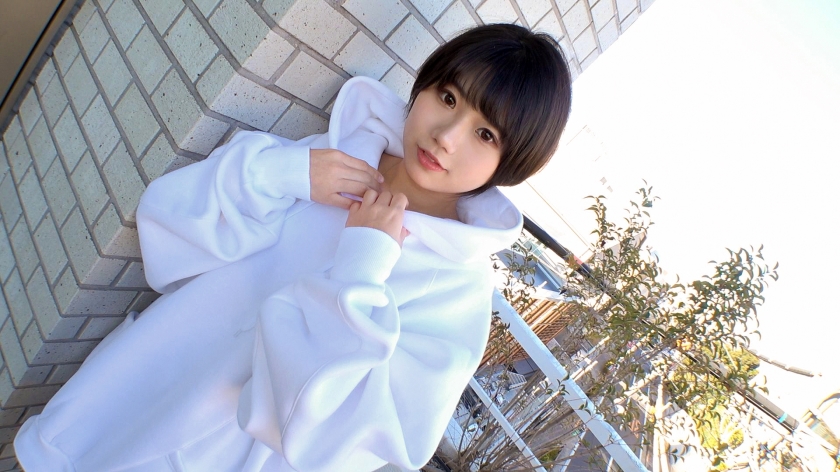 SIRO-5071 [Surprisingly perverted with a cute face? ] Just wearing a baggy hoodie and not wearing pants or skirts (panties as...l who came to the AV shoot like a step ahead of the exhibitionist. AV application on the net → AV experience shooting 1982