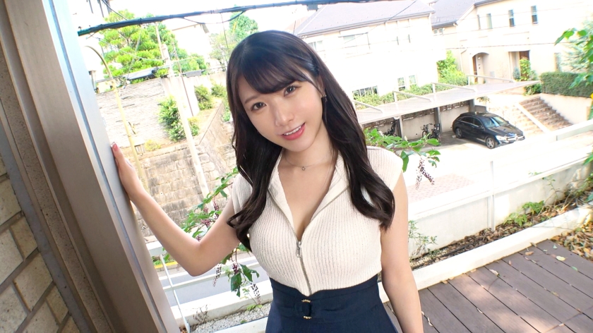 SIRO-5201 A beautiful older sister with a cute smile applied for an AV out of curiosity! She plays with her frustrated body a...nding, licking the man's nipples and shaking her hips! ! [First shoot] AV application online → AV experience shooting 2108